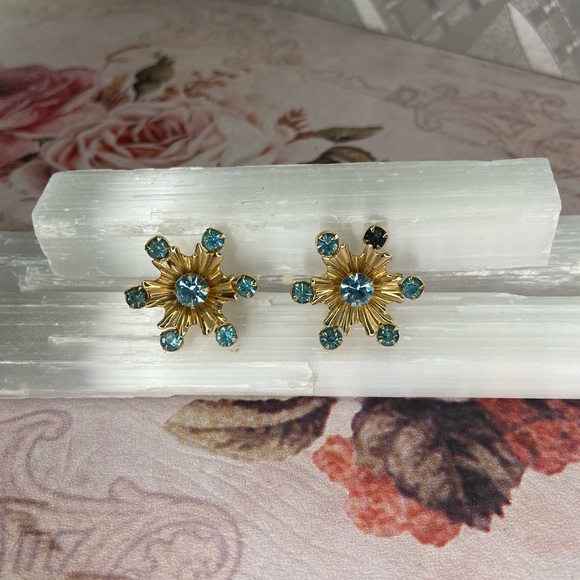 Vintage 1950s Starburst Rhinestone Earrings - Picture 2 of 10